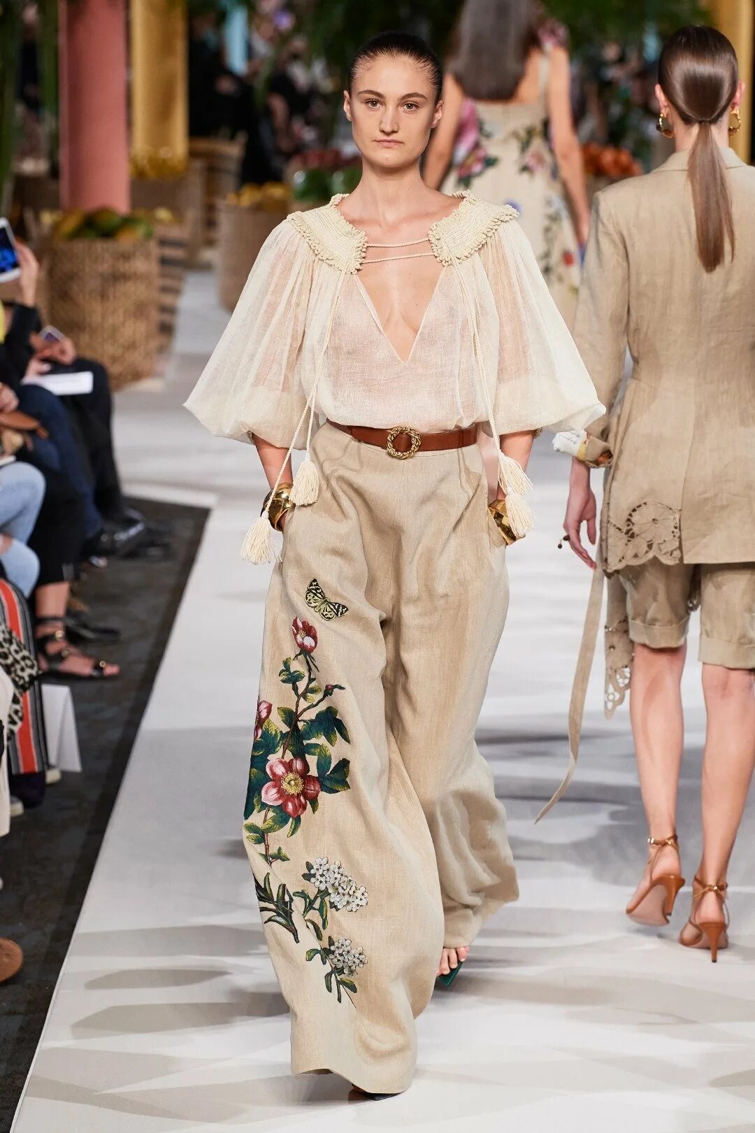 Oscar de la renta платья 2020. Тенденции 18 19. Тенденции 18 19. Модные тенденции. Диор коллекция лето 2018-2019.