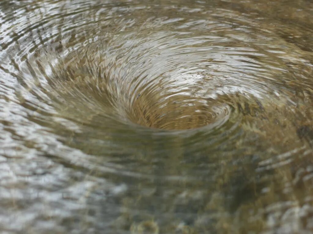 Человек водоворот. Водоворот Галопагосов. Водоворот Эшмикеево. Великий Вихрь водоворот. Водоворот Харибда.