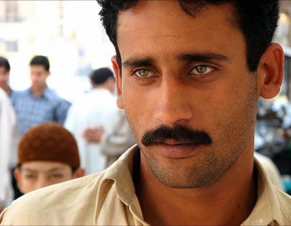 He got green eyes. Пакистанцы мужчины. Пакистан мужчины. Пакистанские парни. Самые красивые мужчины Пакистана.