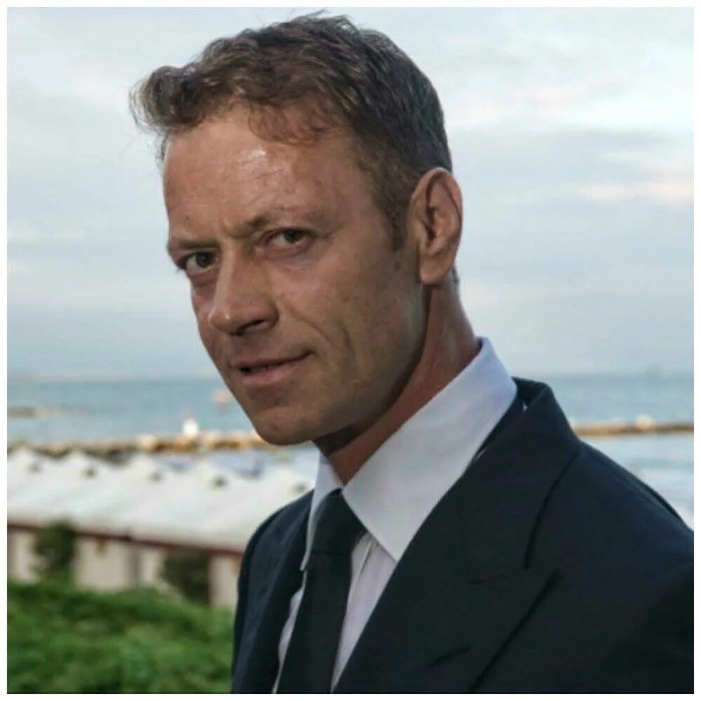 Рокко си фредди 2020. Рокко си фредди 2020. Rocco never dies. Рокко тано. Rocco never dies.