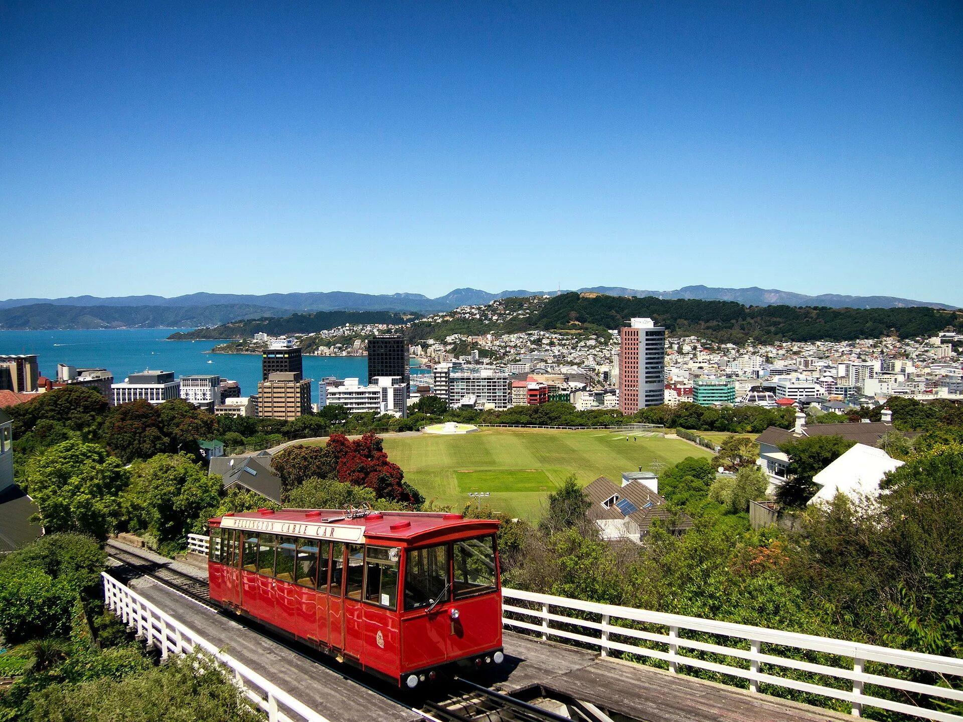 New zealand capital. Город Веллингтон новая Зеландия. Столица- Веллингтон (Уэллингтон). Веллингтон (новая Зеландия) города новой Зеландии. Канатная дорога Веллингтона.