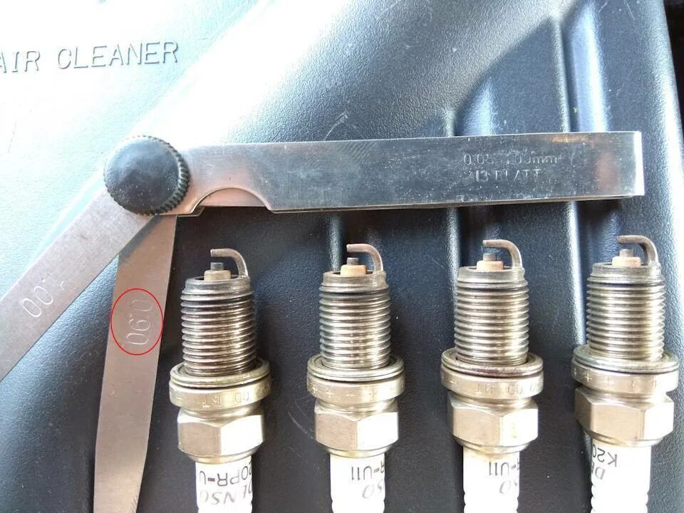 Зазор свечей для газа. Свечи газ 3307 ngk. Свеча зажигания паз 32053. Свечи на газель. Зазор между электродами свечей зажигания ситроен с3 2004.