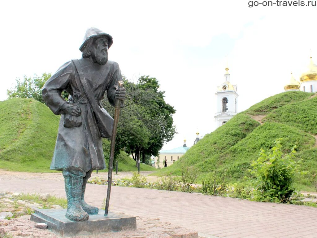 Дмитров г м. Дмитров достопримечательности. Памятник паломнику г. Дмитров. 1154 Год Дмитров. Основатель города Дмитров.