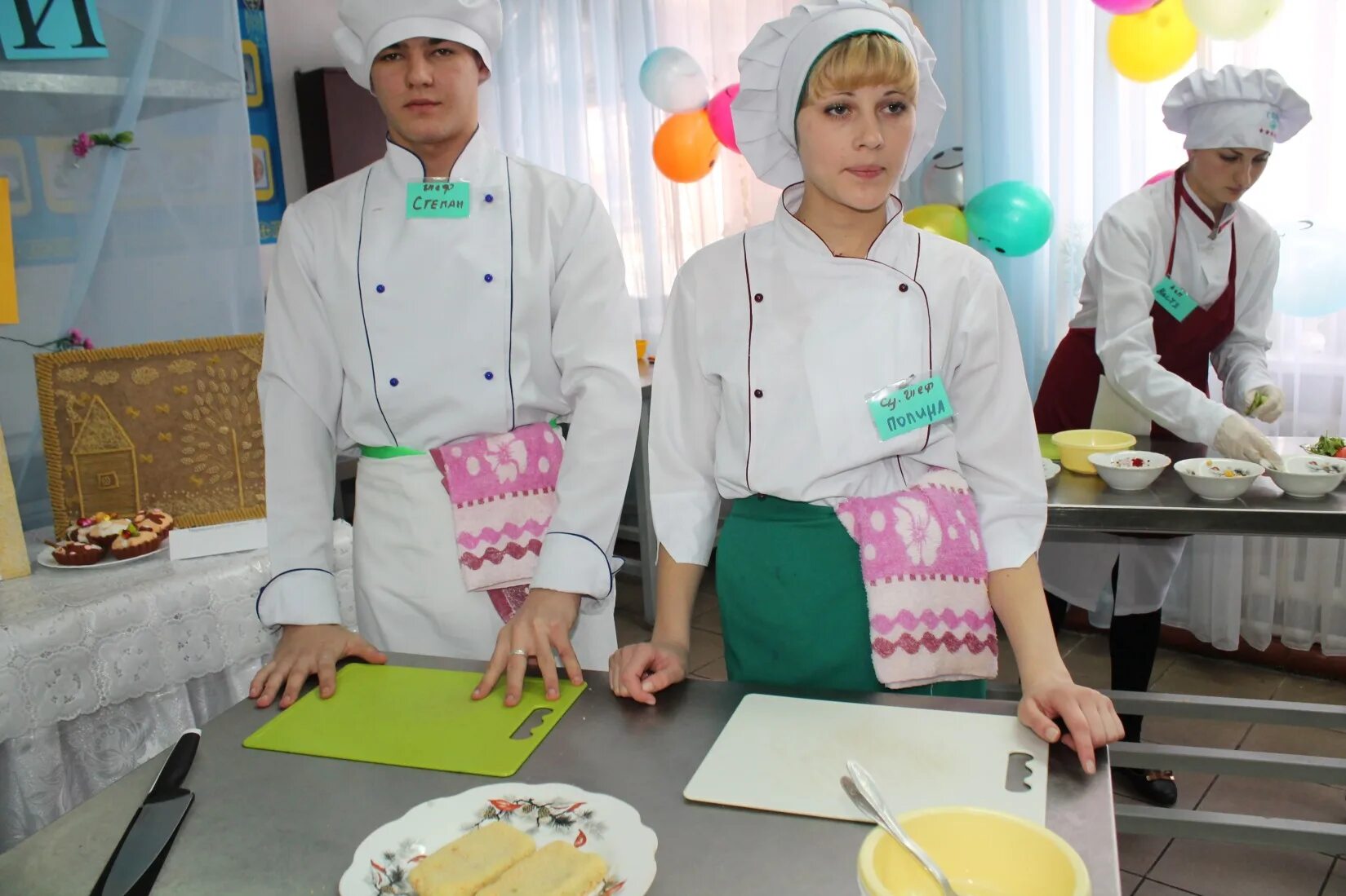 Сценарии профессиональных конкурсов. Приветствие на конкурс поваров. Конкурс поваров в колледже. Представление на конкурс повара. День повара сценки.