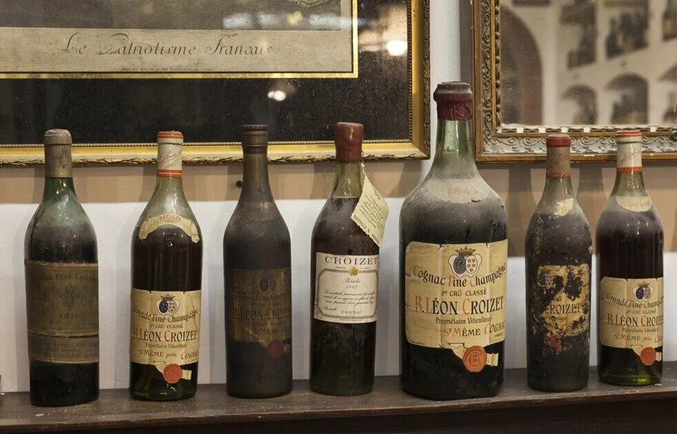 Старинные винные бутылки. Древний алкогольный напиток. Shipwrecked 1907 heidsieck. Древний алкогольный напиток. Старинная бутылка вина.
