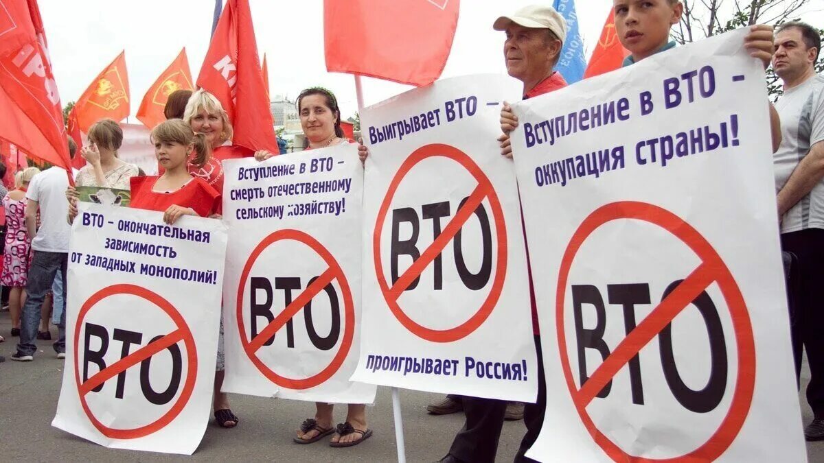 I have left moscow. люди на красной площади. россия.