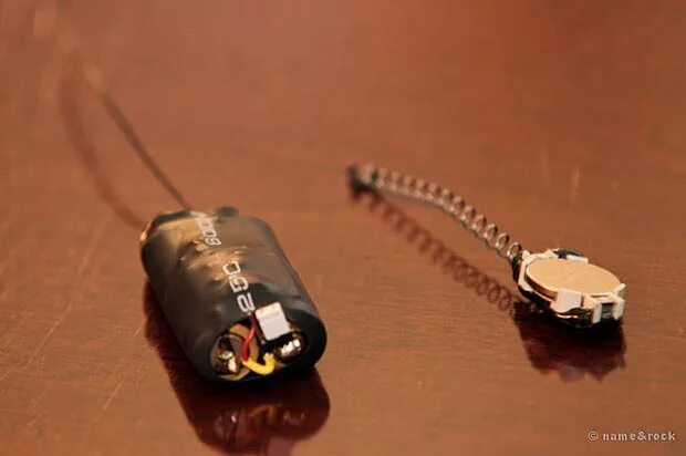 Обнаружим жучки. Жучок прослушка фсб. Жучок на тонких ножках черный из мультфильма. Жучки в квартире. Жучок для прослушивания.