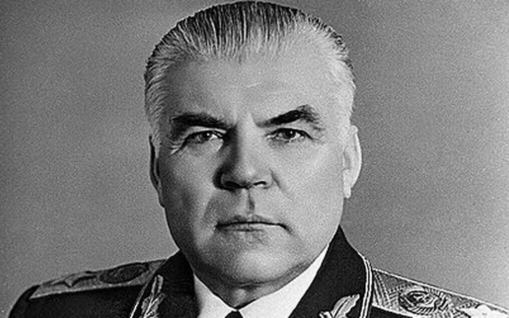 Маршал советского союза р. Алекс малиновский фото с женой. Малиновский биография. Р я малиновский подвиг. Я.