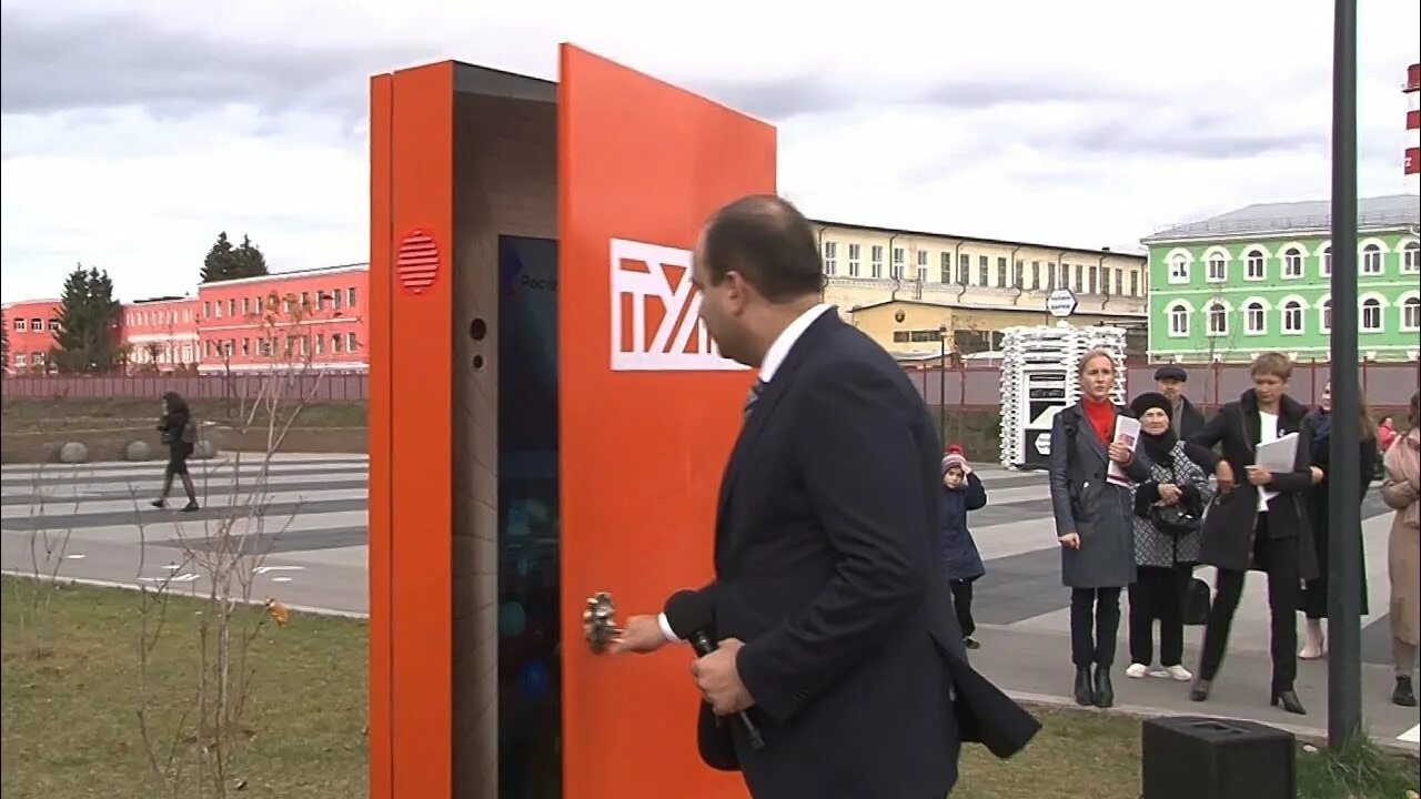 Открыть дверь московский москва. Двери автобуса. Азбука дверей москва. Открыть дверь московский москва. Вскрытие дверей.