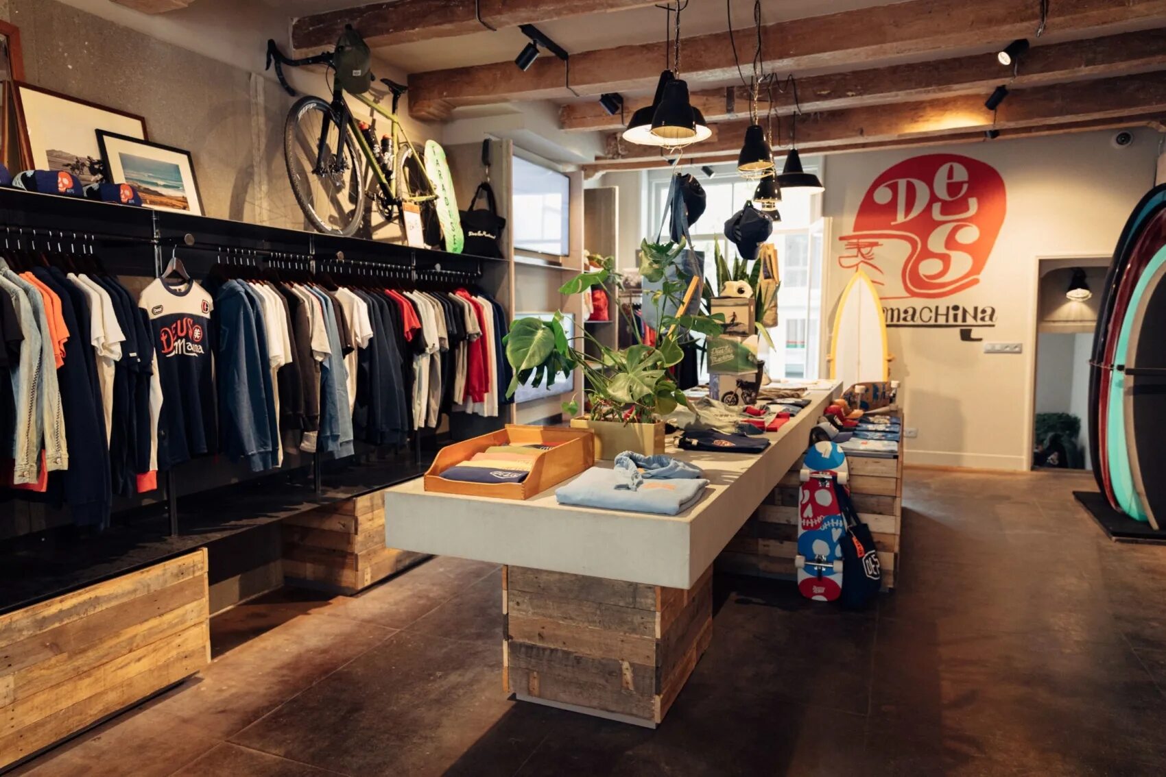 En store. Deus ex machina store. кафе бар ex machina. детская одежда амстердам. endi store.