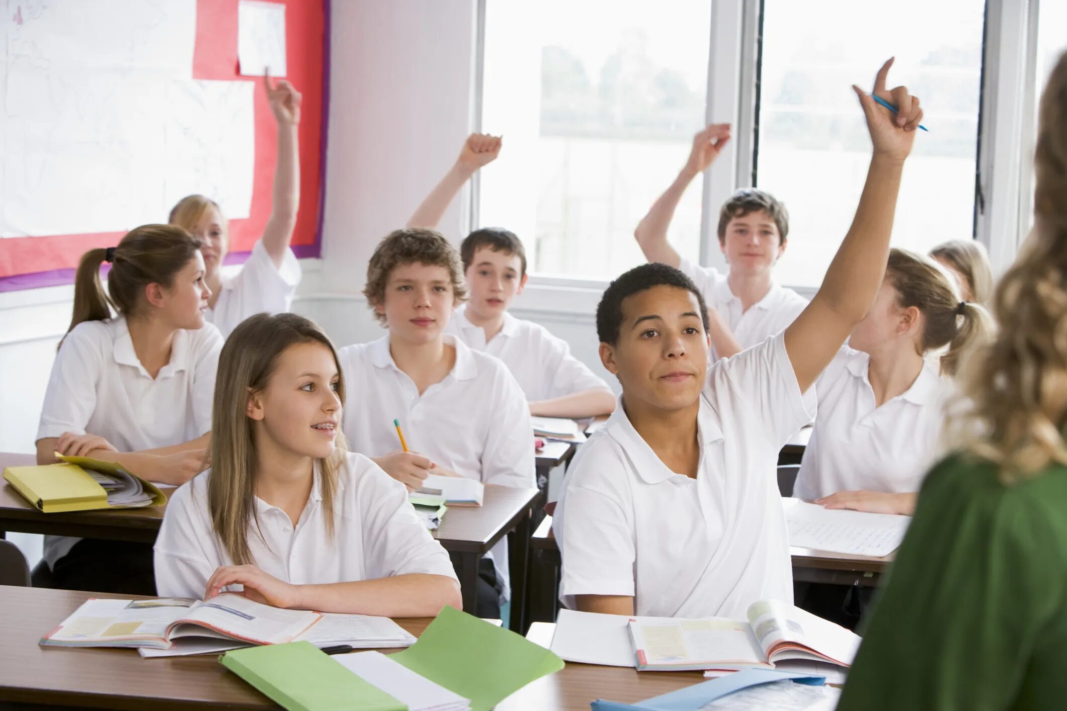 Secondary school pupils. Старшеклассники на уроке. Ученики в школе. Школьники на уроке Старшие классы. Школа урок Старшие классы.