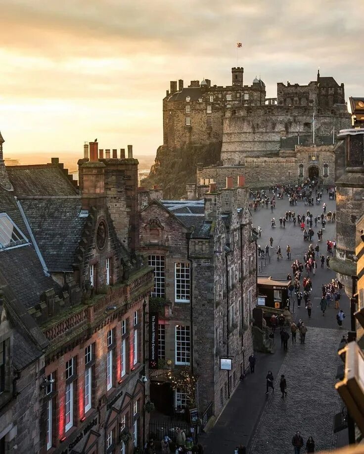 Площадь шотландии. Эдинбург Шотландия. Эдинбург, Шотландия, Великобритания. Шотландия столица Эдинбург. Эдинбургский замок Эдинбург.