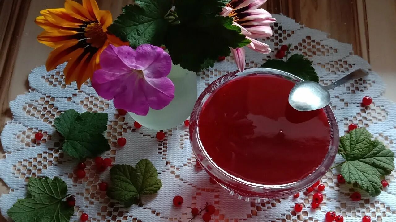 Кухня наизнанку желе из смородины. Желе из ягод красной смородины. желе из красной смородины 5 минутка. желе из белой смородины.