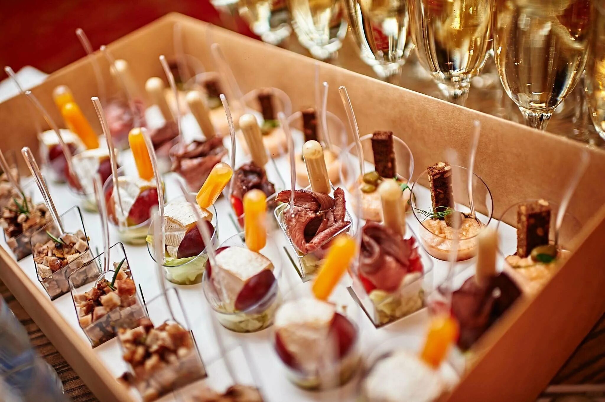 закуска для фуршета в офисе. кейтеринг фуршет. детский стол фуршет. фуршетный стол в офисе. закуски для фуршета.