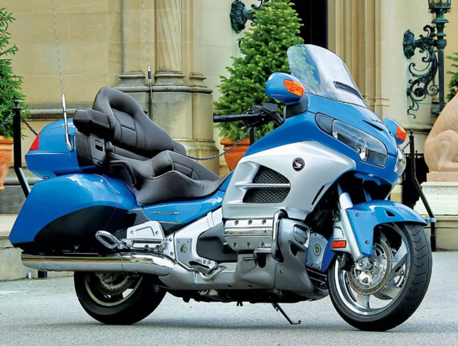 Мотоцикл honda gold wing. Holda Gold VIN 1800. Хонда Голд Винг 1800. Honda gl1800 Gold Wing. Honda Gold Wing 1800.