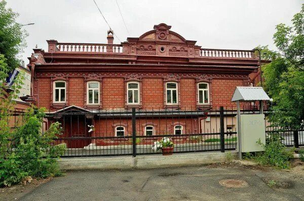 Дзержинского 30 тюмень. Дом буркова тюмень фото. Дом купца в п буркова тюмень. Дом буркова улица дзержинского тюмень. Дом купца буркова тюмень тюмень.