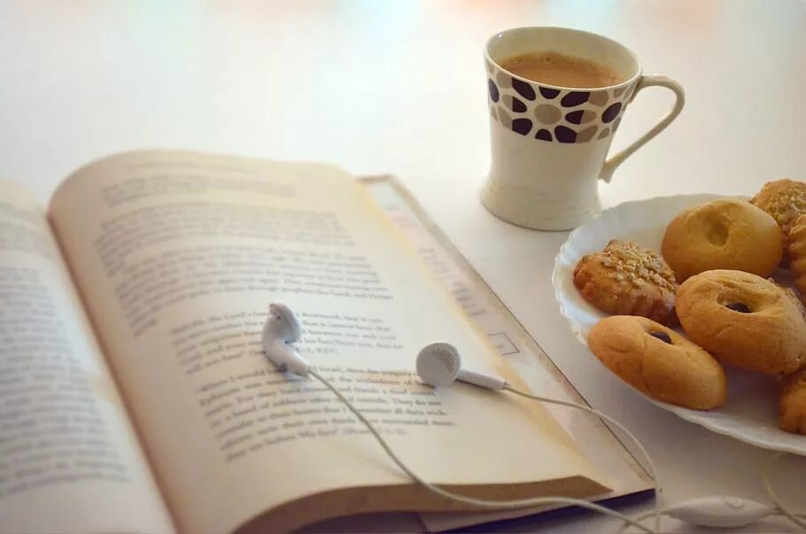 Sunday books. Enemies to lovers movies. Sunday books. Дизайн газеты оформление. Sunday books.