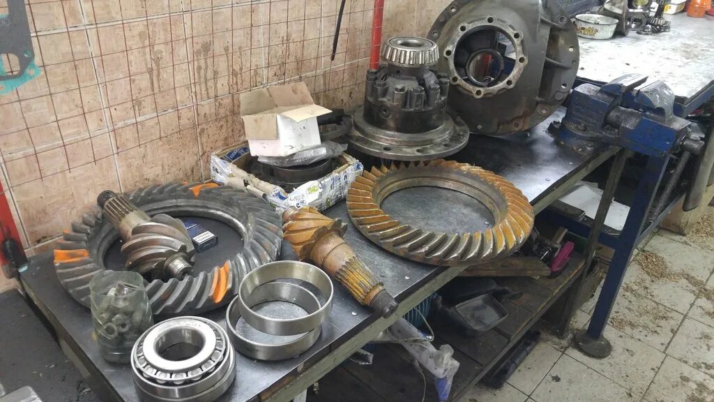 бортовой редуктор ман самосвал. редуктор грузовой. редуктор от грузового автомобиля. задний редуктор моста краз-255. редуктор грузовика.