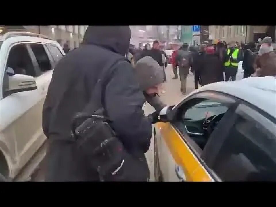 Нападение на таксиста в Москве. Нападение на таксистов в Екатеринбурге. Нападение на таксиста в Корсакове. Таксист Украина преступник. Таксист разбил