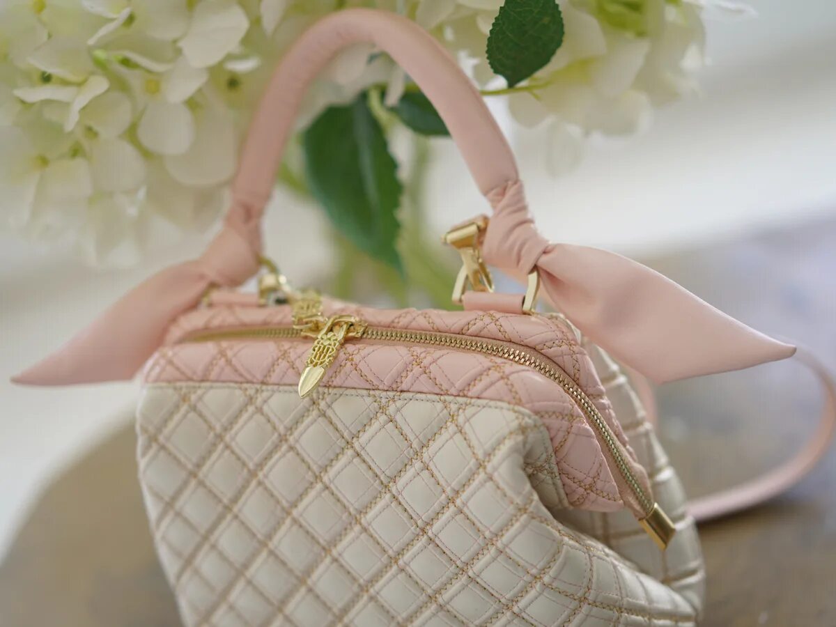 Сумка мк видео. Сумка мастер класс. Сумочка из канвы. Анна полковникова шьем сумки своими руками. Стильные вязаные сумки.