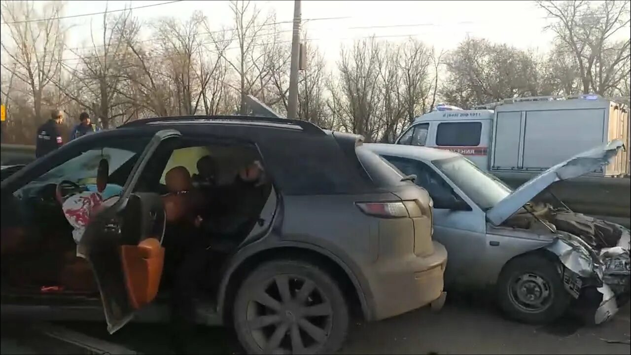 Москва дтп девушки. Автокатастрофа инфинити. дтп инфинити воронеже 2014. дтп в центре самары синий infinity.