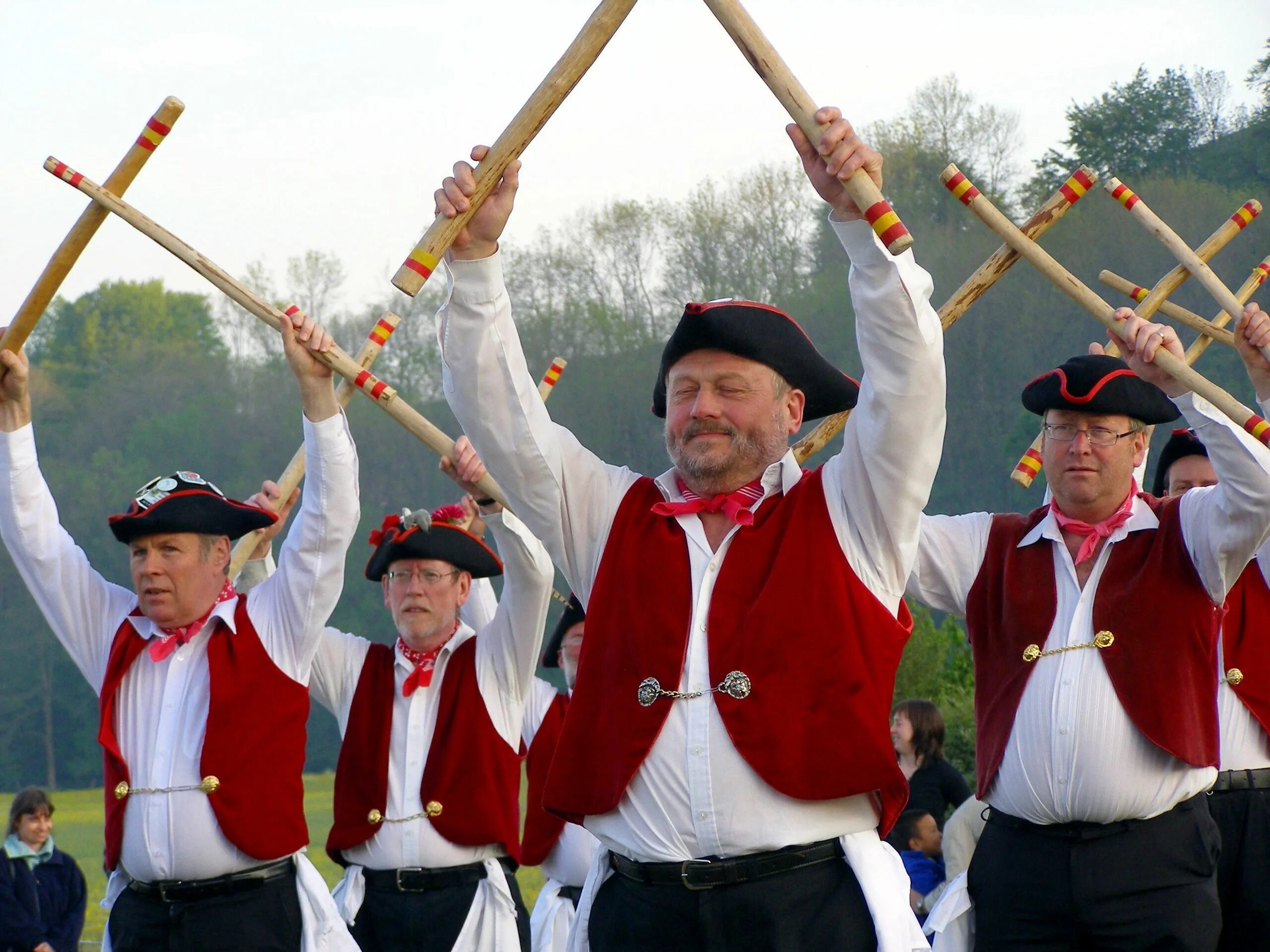 Dance английская песня. Моррис дэнс. Моррис дансинг Великобритания. Танец англичан Моррис. Английские народные танцы Моррис.