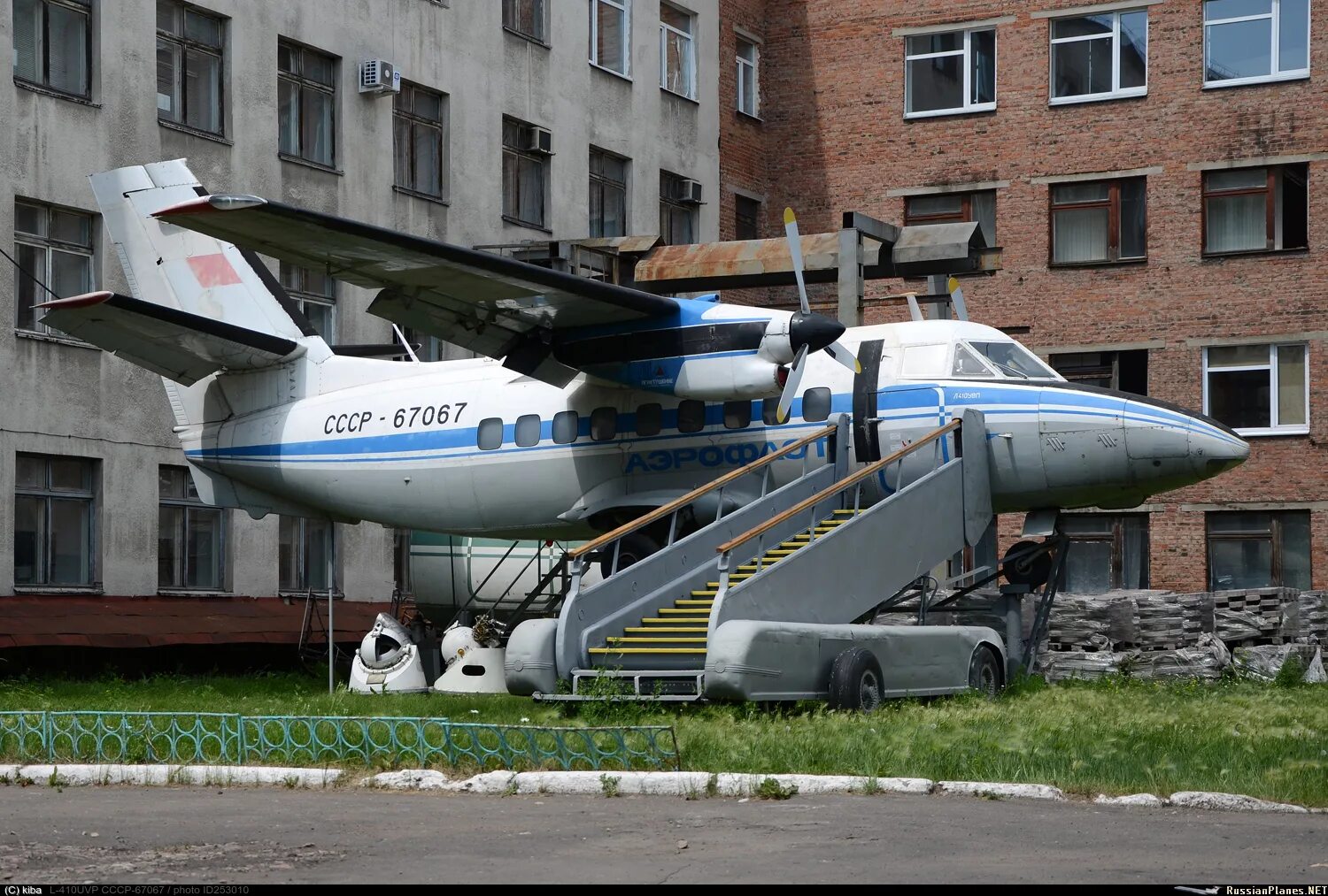 Омский авиационный колледж имени н.е Жуковского. Л-410 СССР. Л-410 УВП СССР. Шасси л-410. Самолет плюс нижний