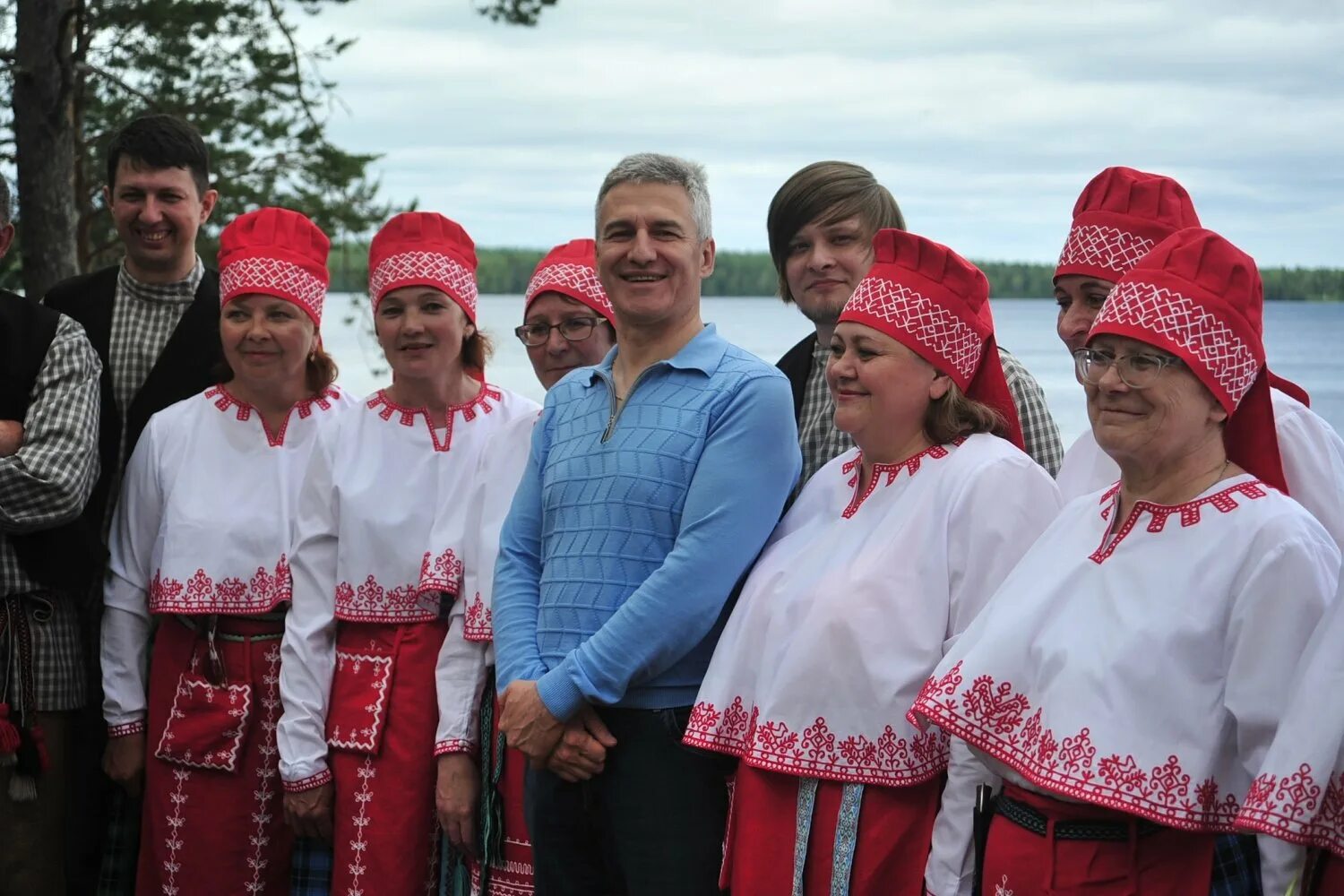 Народ карелы и республика карелия. Фото карельцев. Карелы - коренные жители карелии. Республика карелия национальный костюм. Карельский костюм тверские карелы.