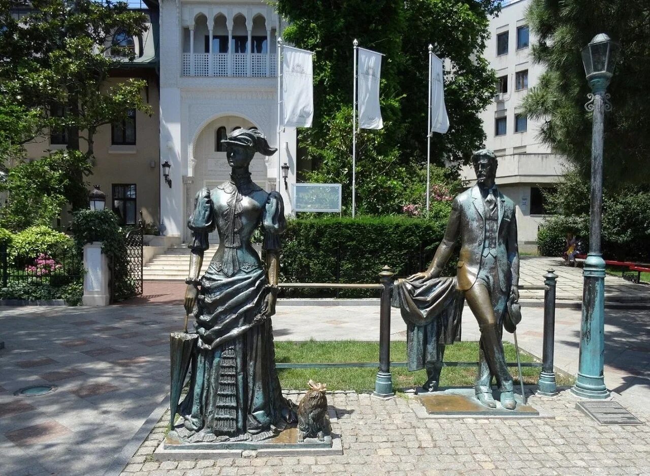 Дама с собачкой Чехов памятник в Ялте. Дама с собачкой Чехов Ялта. Скульптура дама с собачкой в Ялте. А п чехов дама