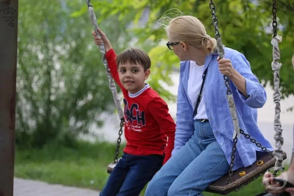 День сыновей вести. Выдающийся родитель. Фото с днем сыновей. С днем сыновей.