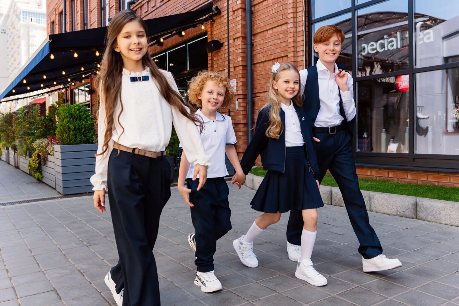 Школьная форма. На школьную форму многодетным в 2024. Выплата на школьную форму многодетным спб 2024. Школьная форма на последний звонок. На школьную форму многодетным в 2024.