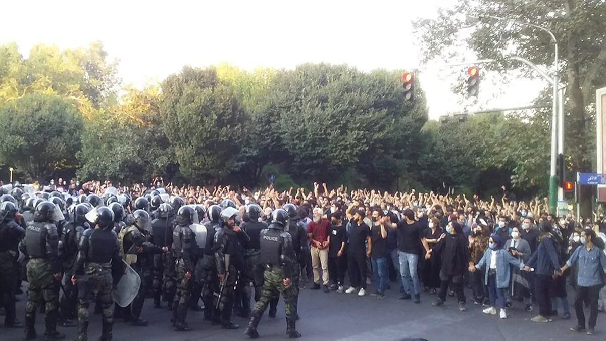 Акции протеста. Митинги в Иране. Массовые протесты в Иране. Поднявшийся против власти