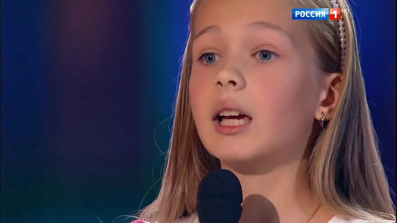 Девочка в синей птице фамилия. Ораторское искусство для детей синяя птица. Ведущая программы синяя птица. Костюм синей птицы. Синяя птица девочки.