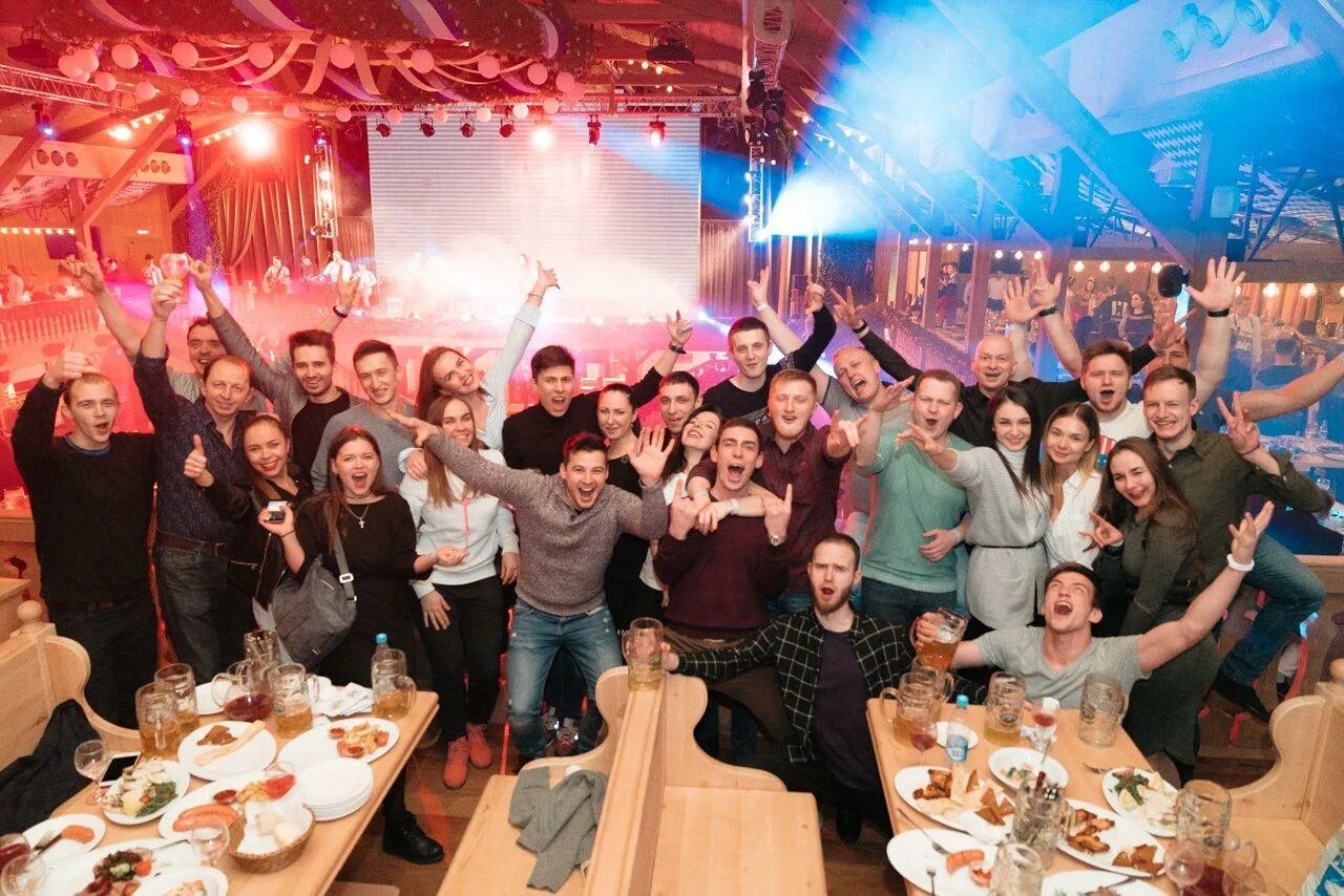 DIALIGHTING В ПИВНОМ РЕСТОРАНЕ "АЛЬПЕНХАУС"-Show Atelier