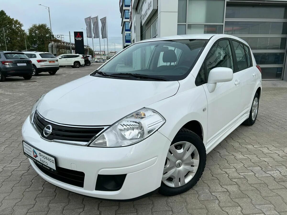 Купить б/у Nissan Tiida I Рестайлинг 1.6 AT (110 л.с.) бензин автомат в Санкт-Пе