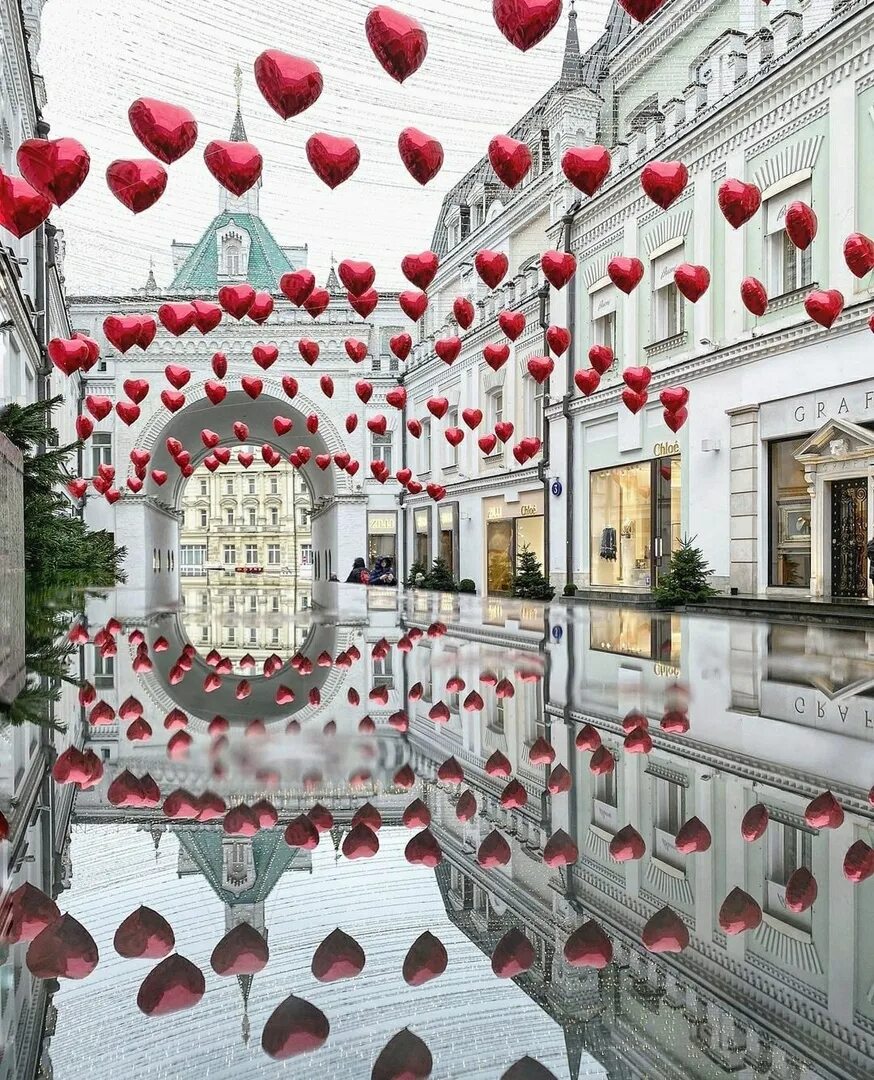 Третьяковский проезд москва. Сердца в третьяковом проезде. Третьяковский проезд москва. Украшение москвы к 14 февраля. Никольская улица 14 февраля.