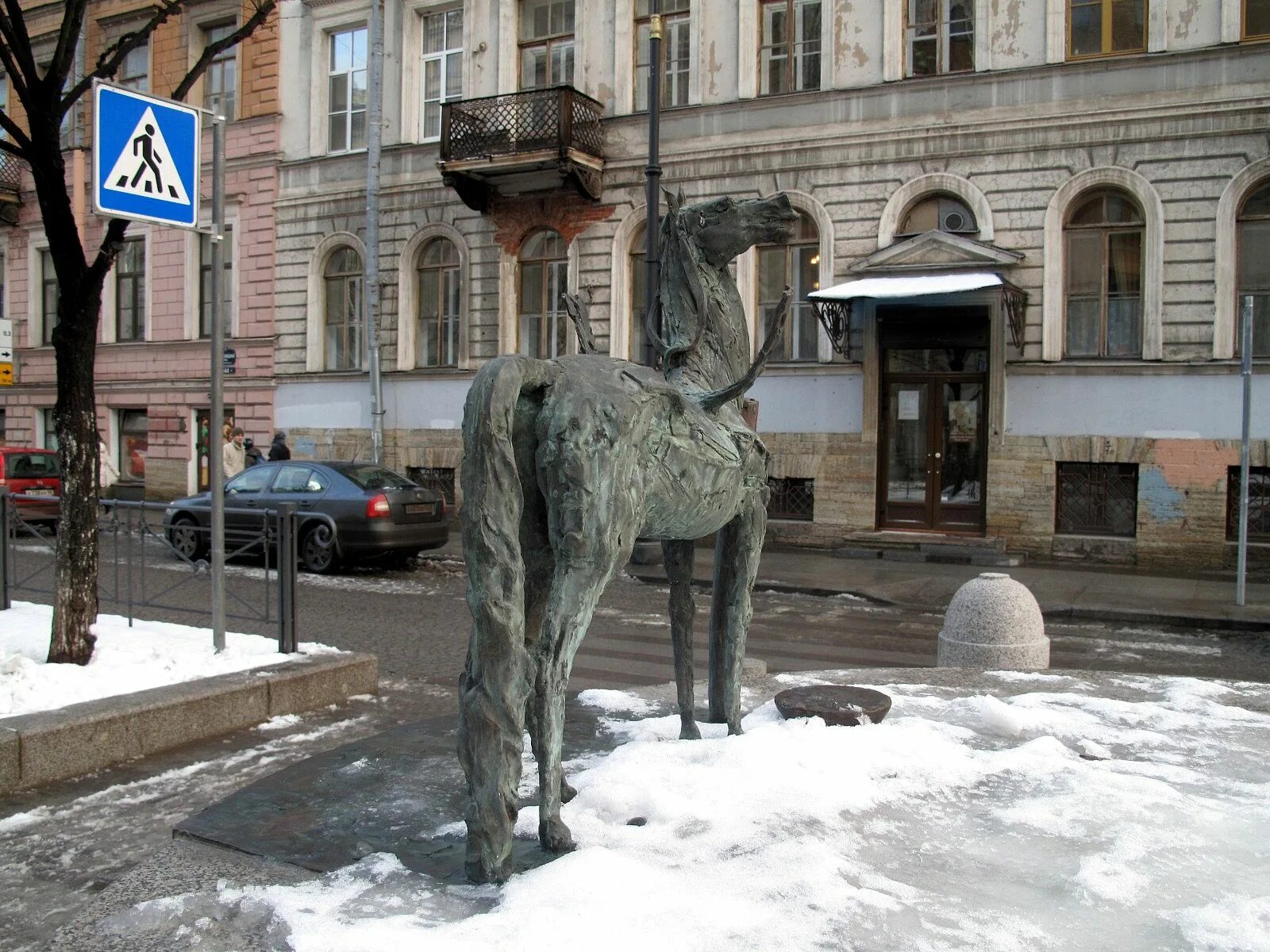 Пегас памятники Санкт-Петербурга большая Конюшенная. Пегас Санкт-Петербург большая Конюшенная улица памятник. Большая Конюшенная скульптура Пегаса. Бронзовые пегасы большая Конюшенная.