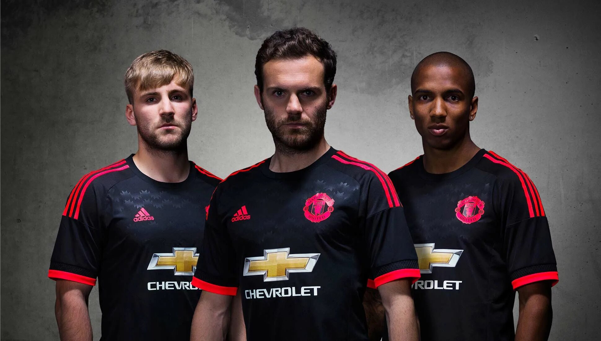 Манчестер Юнайтед 3 форма 2015-2016 черная. Часы Manchester United 2015. Adidas Manchester Blue Red. Новый комплект формы "Херенвена" фото.