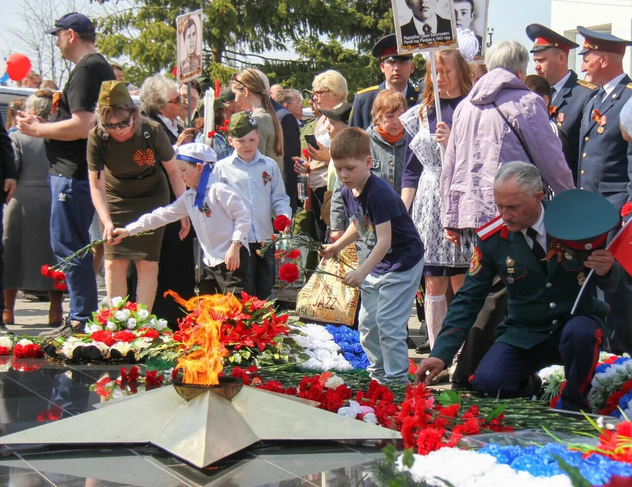 Новости ишима и ишимского района сегодня. Мемориал памяти павших Ишим. Монумент защитникам Ленинграда. 77 Лет победе память бессмертна.