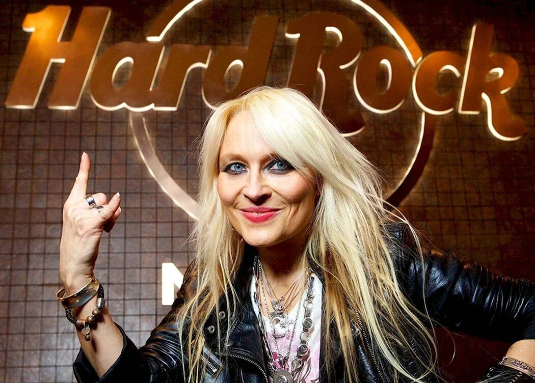 Доро фото. Doro певица. doro pesch в молодости. doro певица warlock. доро пеш вокалистка.