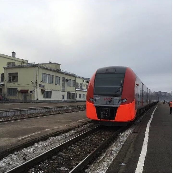 Жд ласточка иваново. Поезд Ласточка Иваново. ЖД вокзал Иваново Ласточка. Поезд Ласточка Москва. Поезд Ласточка Москва Иваново.