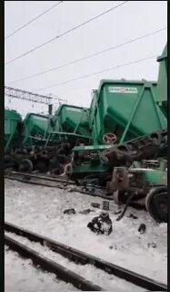 19 вагонов сошли