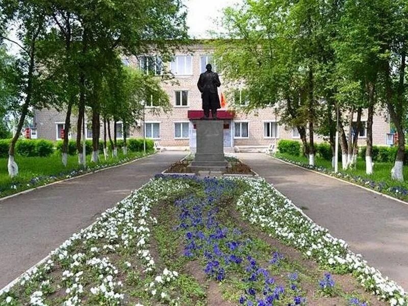 Музей дебесского политехникума. Село дебёсы Дебёсский район Удмуртская Республика. Администрация Дебесского района. Дебёсы Удмуртия памятники. Дебесы администрация.