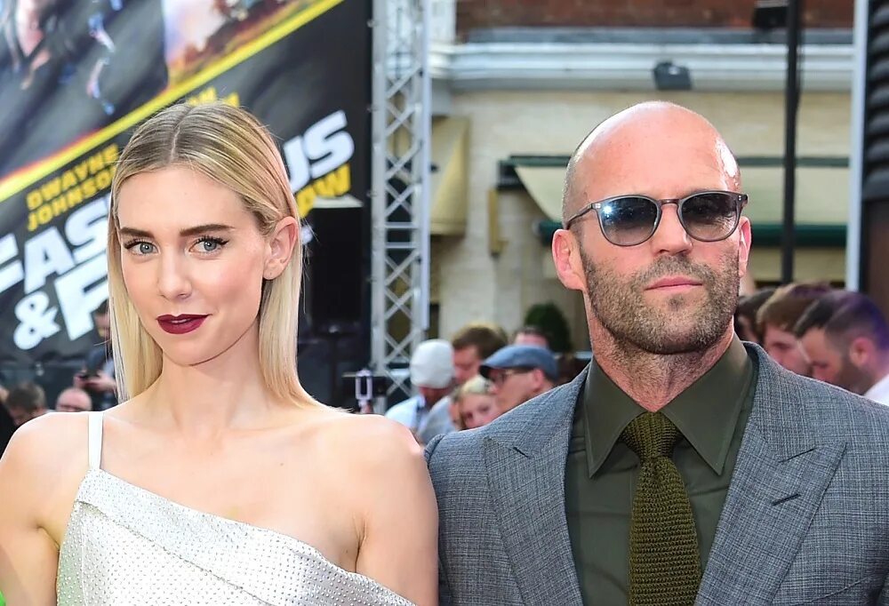 Джейсон стэтхэм. Стэтхэм меган фокс. Джейсон стэтхэм и роузи хантингтон-уайтли. Джейсон стэтхэм рост. Джейсон стэйтем жена.