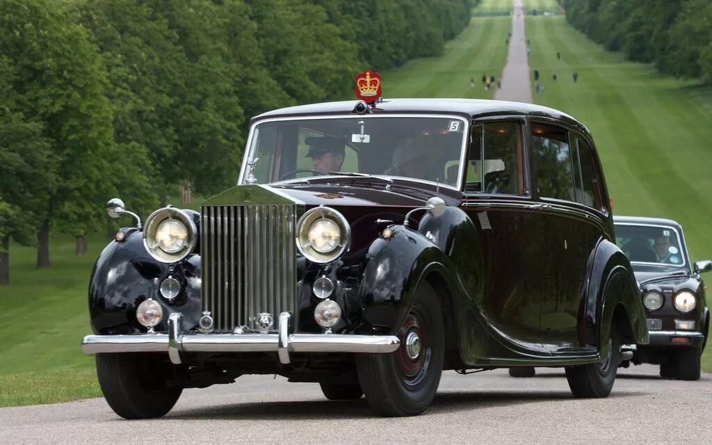 Rolls история. Rolls Royce Phantom 1950. Роллс Ройс королевы Елизаветы 2. Rolls-Royce Phantom IV. Роллс Ройс Фантом IV 1950.