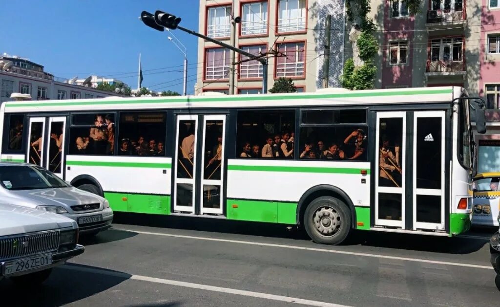 Автобус душанбе. Общественный транспорт душанбе. полный автобус. автобус азия экспресс.
