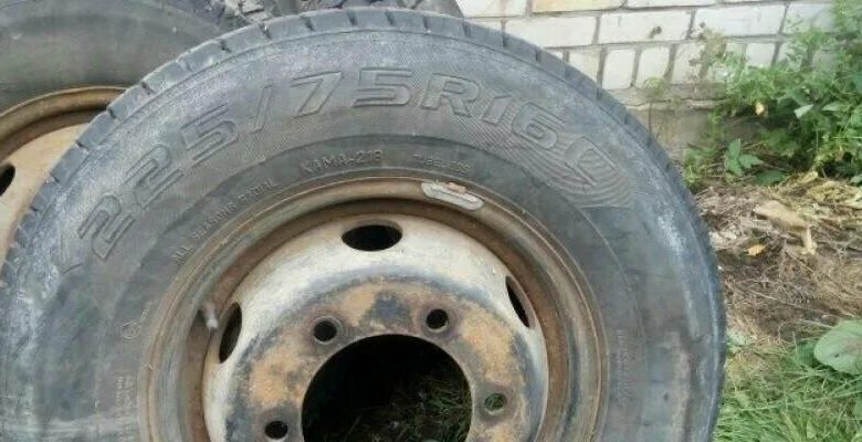 Авито колеса зил. Диск колеса зил 5301. резина зил бычок 16c. зил бычок на колесах 17.5. колесо зил бычок.