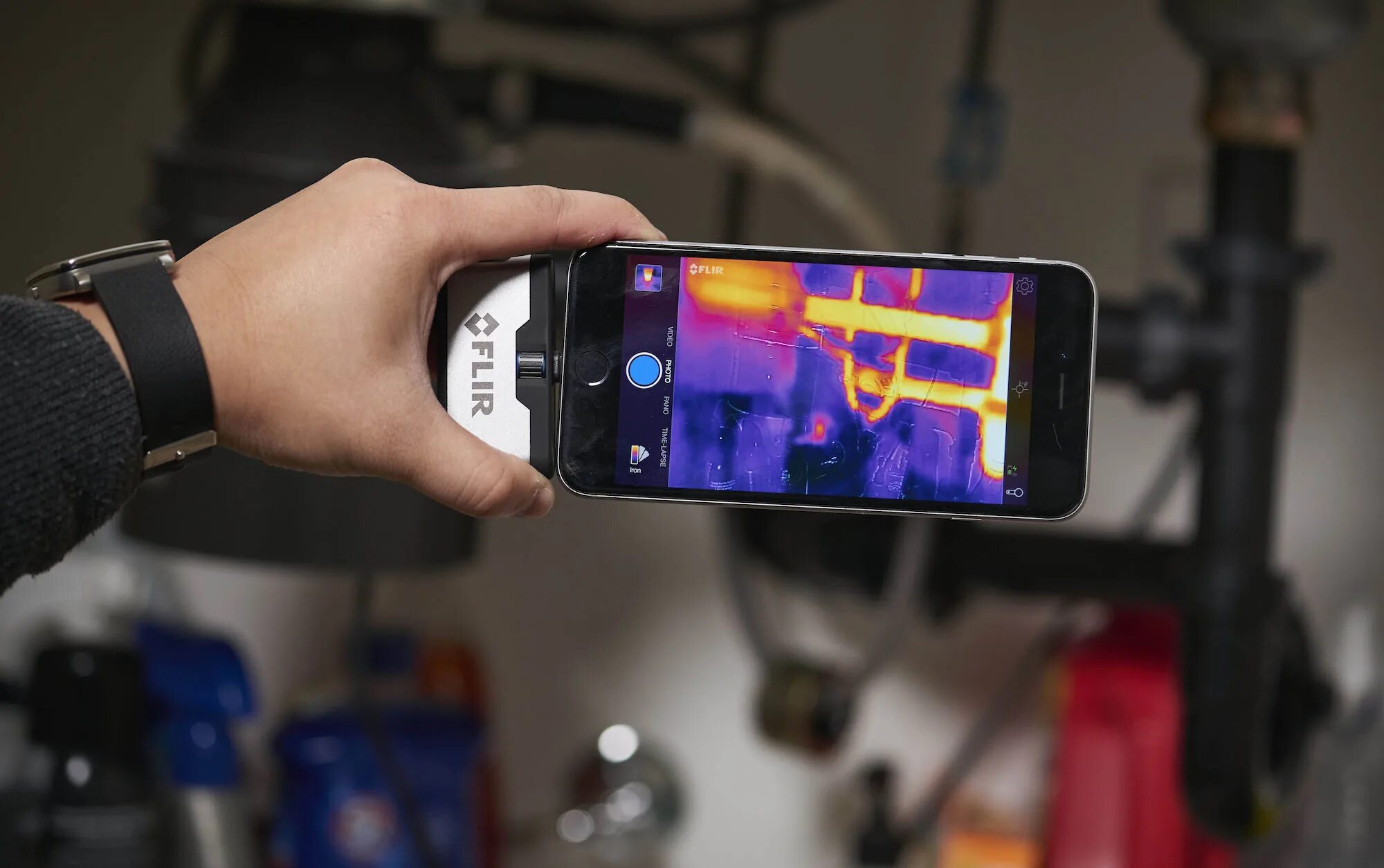 Тепловизор приложение на андроид настоящий. Тепловизор flir one pro. flir one g3. flir one gen 3. тепловизор flir one pro ios.