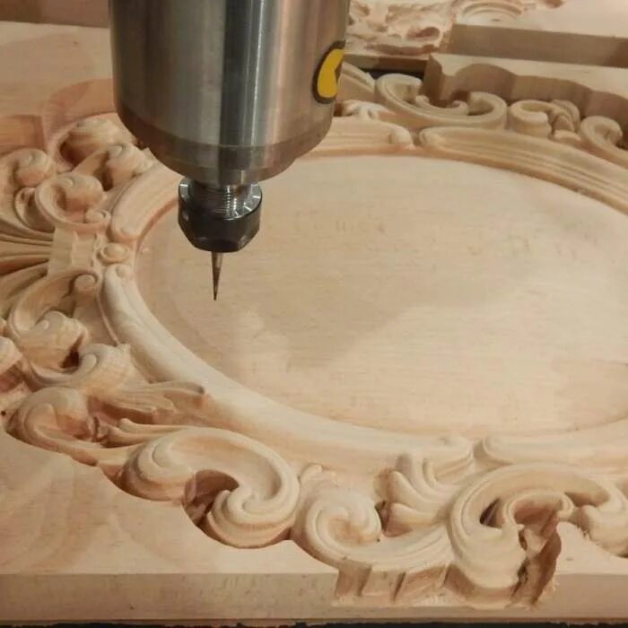 Фрезеровка дерева. Cnc фрезеровка. 3д фрезер по дереву 4000мм. Ручной фрезер для cnc. Чпу axyz 3д-фрезерный раскрой.