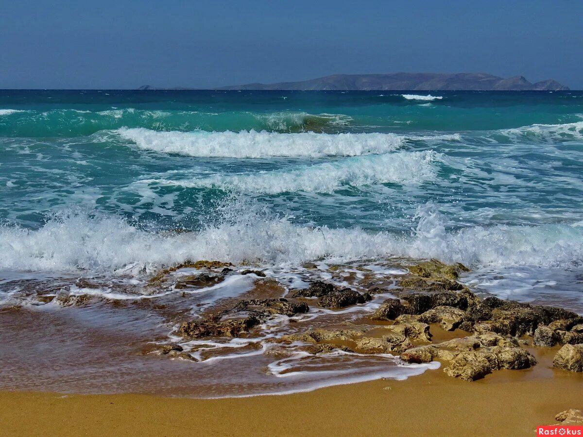 Отзыв море в мае. Эгейское море. Эгейские волны. Эгейское море волны фото. Почему на море волны Эгейском.